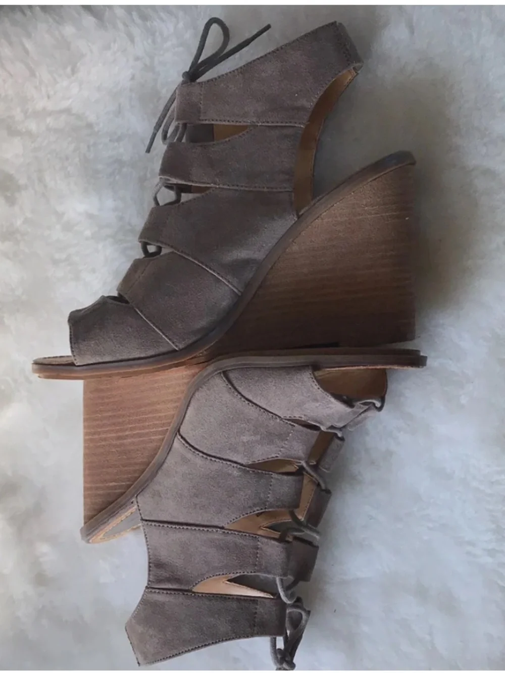 Melrose & Market taupe wedge lace-up sandal 10